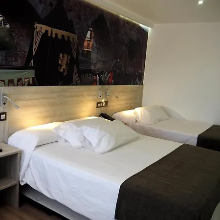 Hotel Don Suero De Quinones