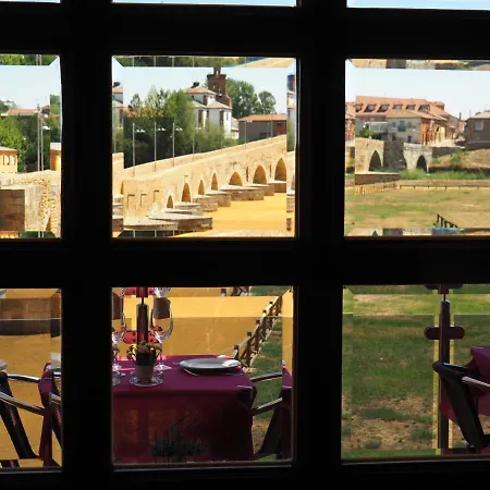 Hotel Don Suero De Quinones