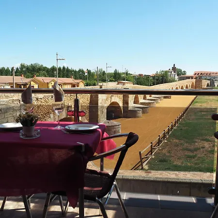 Don Suero De Quinones Hotel 2*