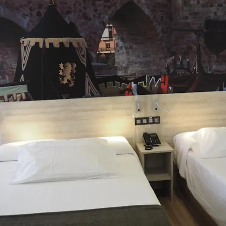 Hotel Don Suero De Quinones 2*