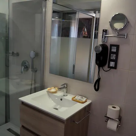 Don Suero De Quinones Hotel