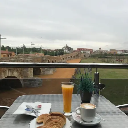 Hotel Don Suero De Quinones