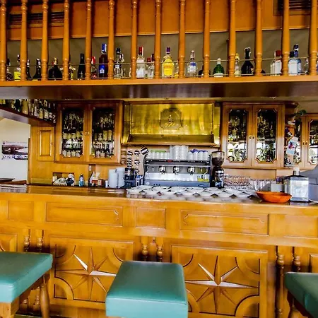 Hotel Don Suero De Quinones 2*