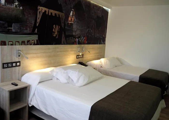 Hotel Don Suero De Quinones