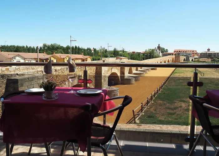 Don Suero De Quinones Hotel 2*