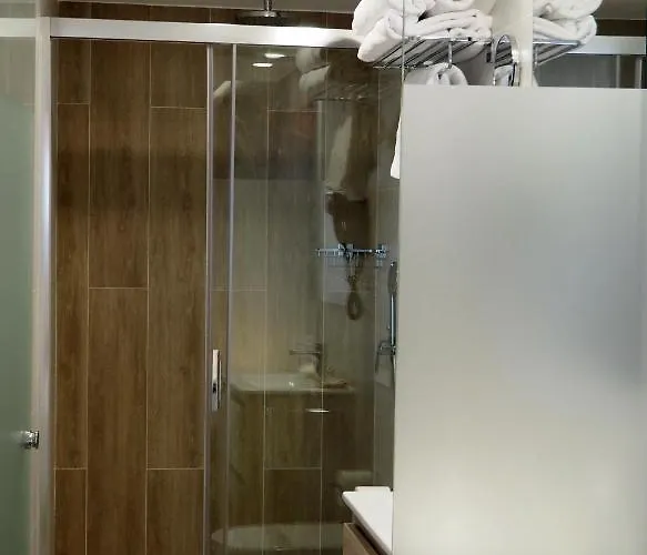 Ξενοδοχείο Don Suero De Quinones 2*