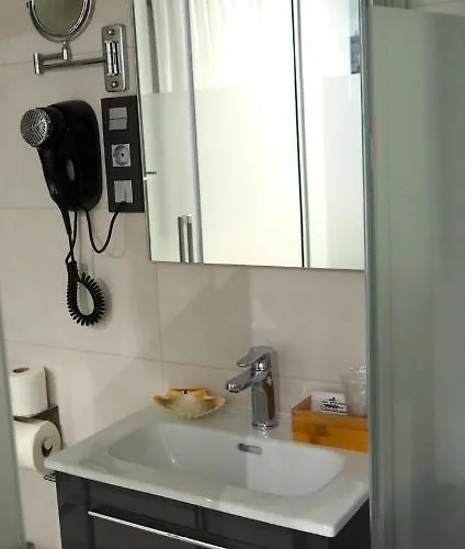 Hotel Don Suero De Quinones 2*