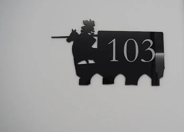 Don Suero De Quinones Otel 2*