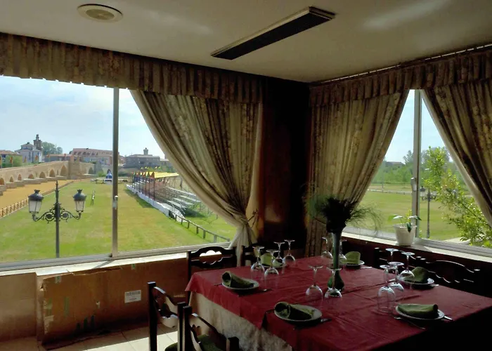 Ξενοδοχείο Don Suero De Quinones 2*