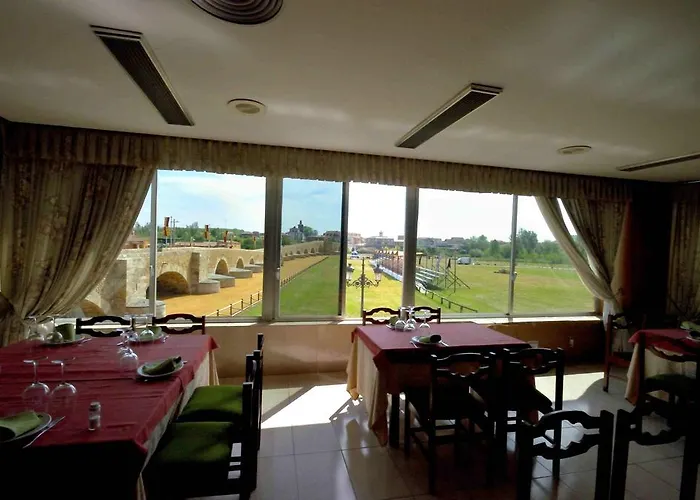 Ξενοδοχείο Don Suero De Quinones 2*